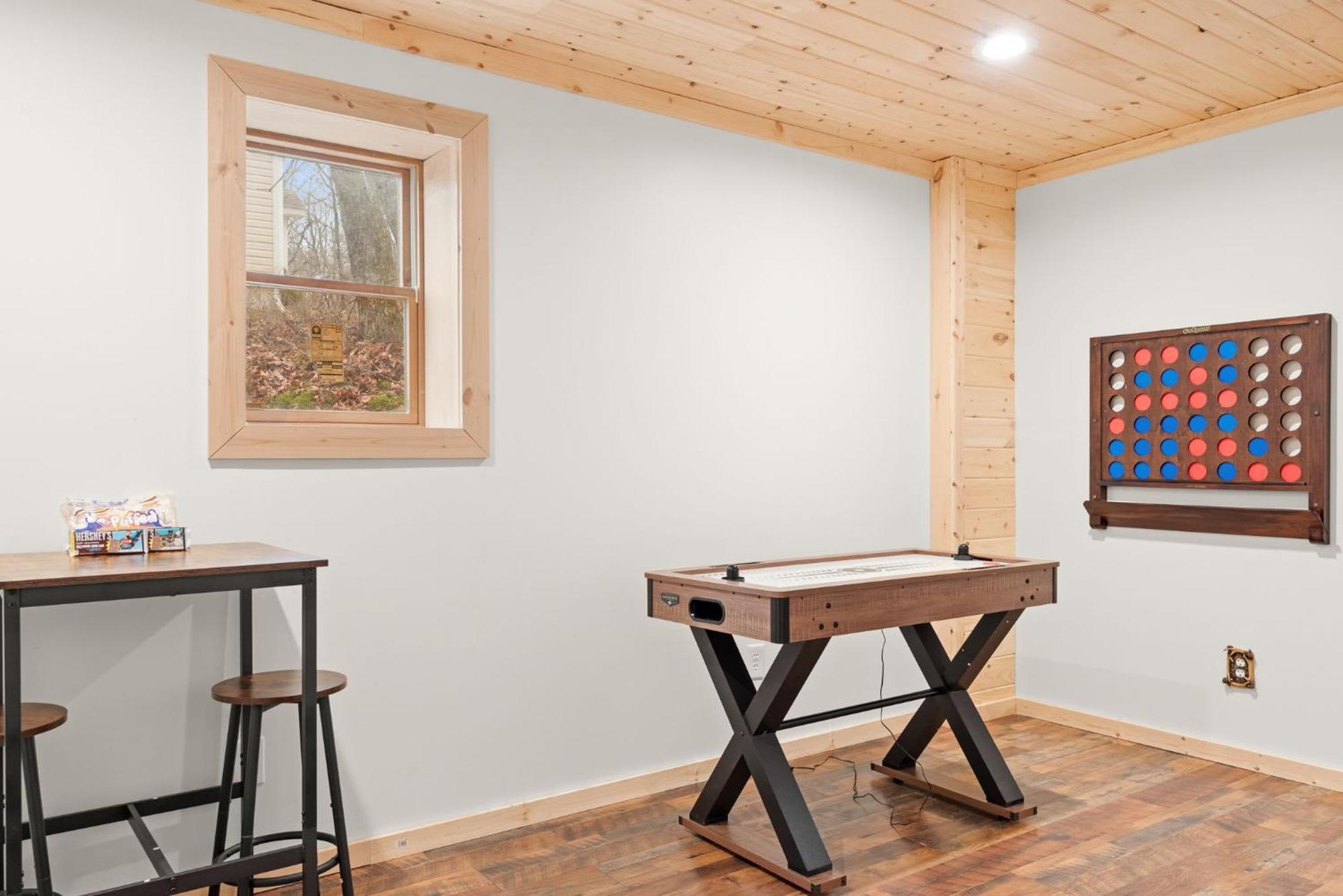 Rustic Retreat - Fire-pit Hot-tub And Holiday home Albrightsville