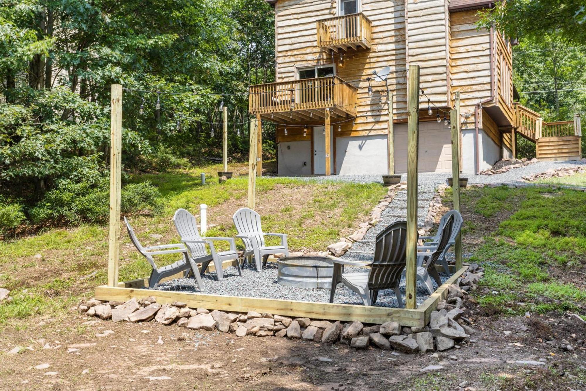 Rustic Retreat - Fire-pit Hot-tub And