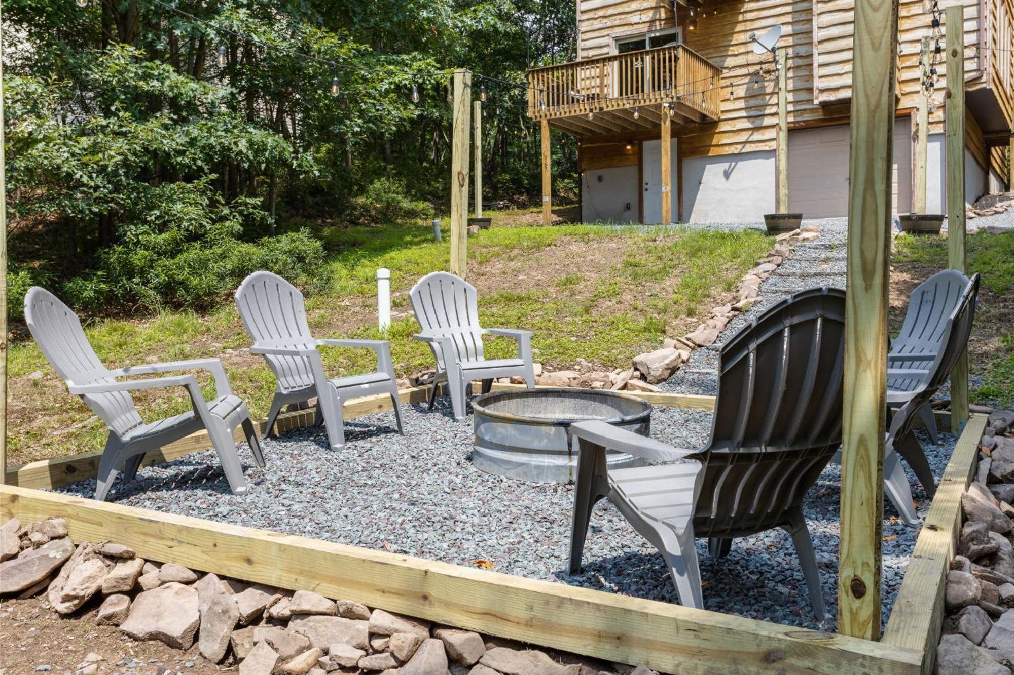 Holiday home Rustic Retreat - Fire-pit Hot-tub And