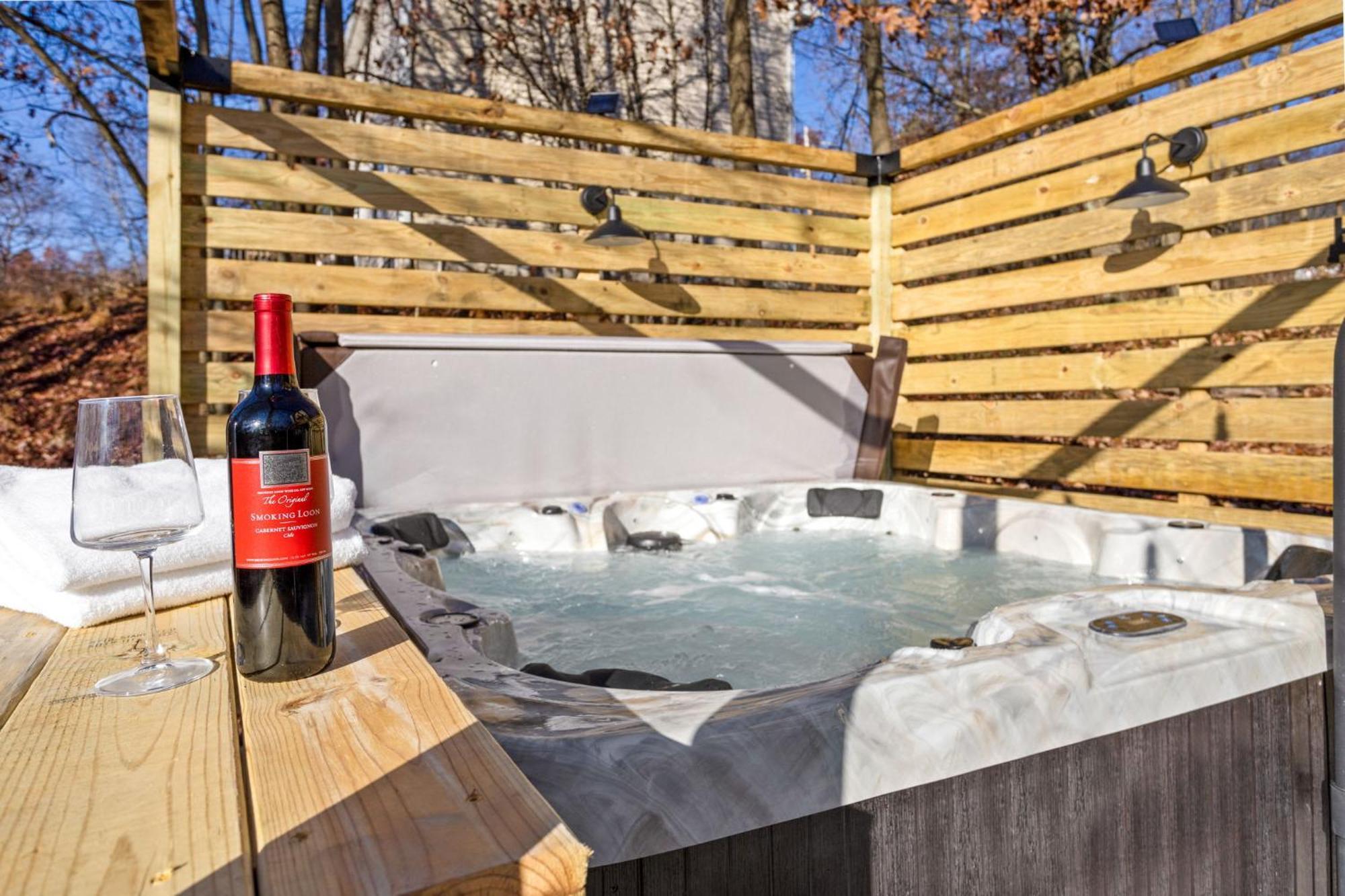 Holiday home Rustic Retreat - Fire-pit Hot-tub And *