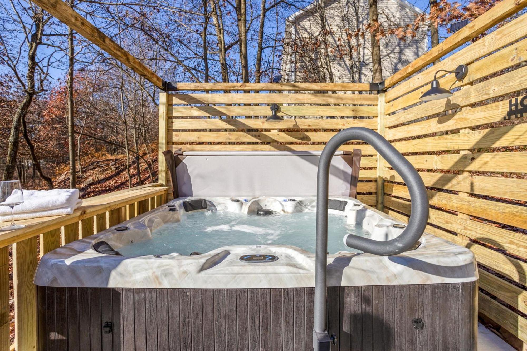 Rustic Retreat - Fire-pit Hot-tub And Holiday home Albrightsville