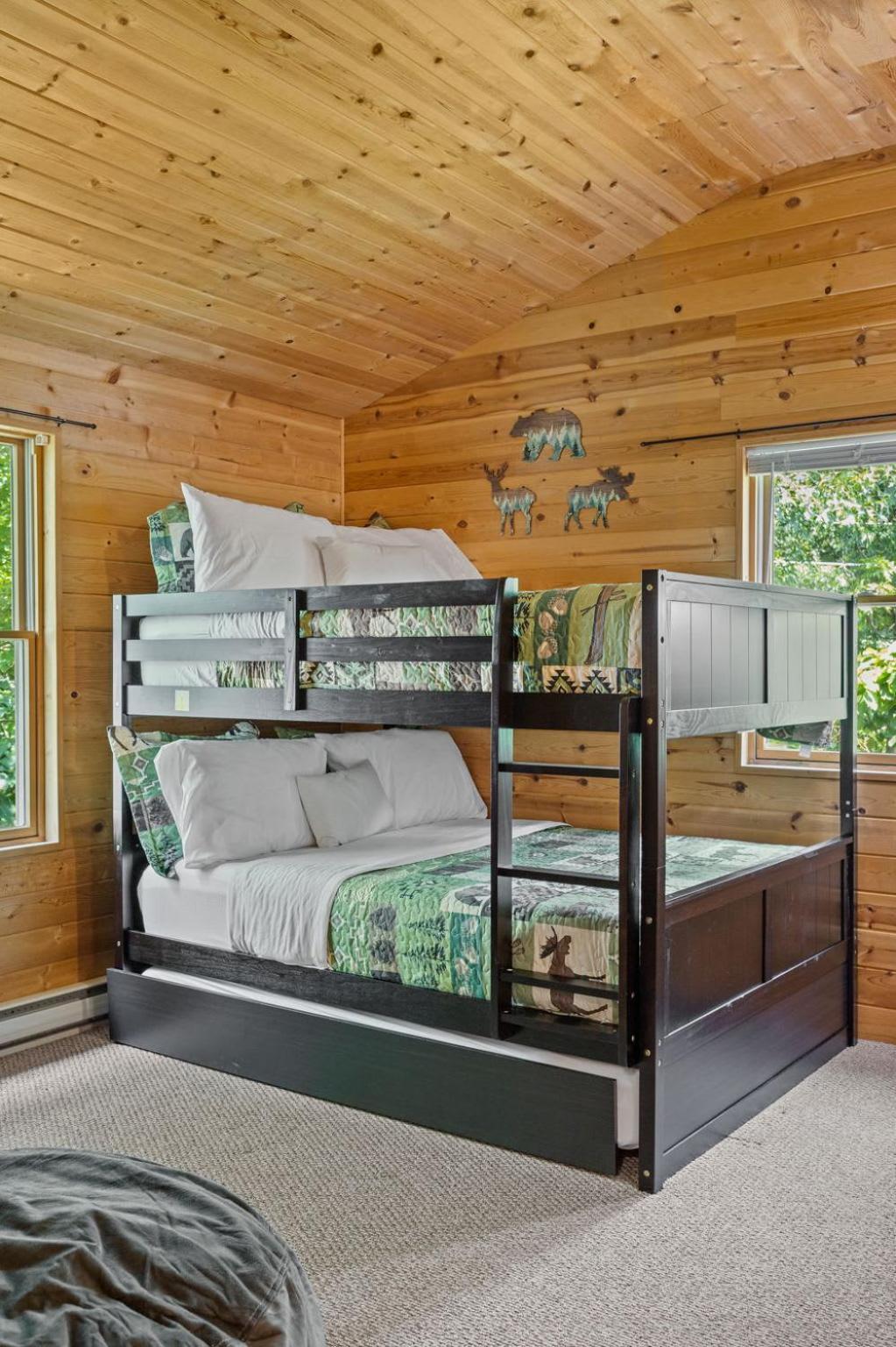 Rustic Retreat - Fire-pit Hot-tub And