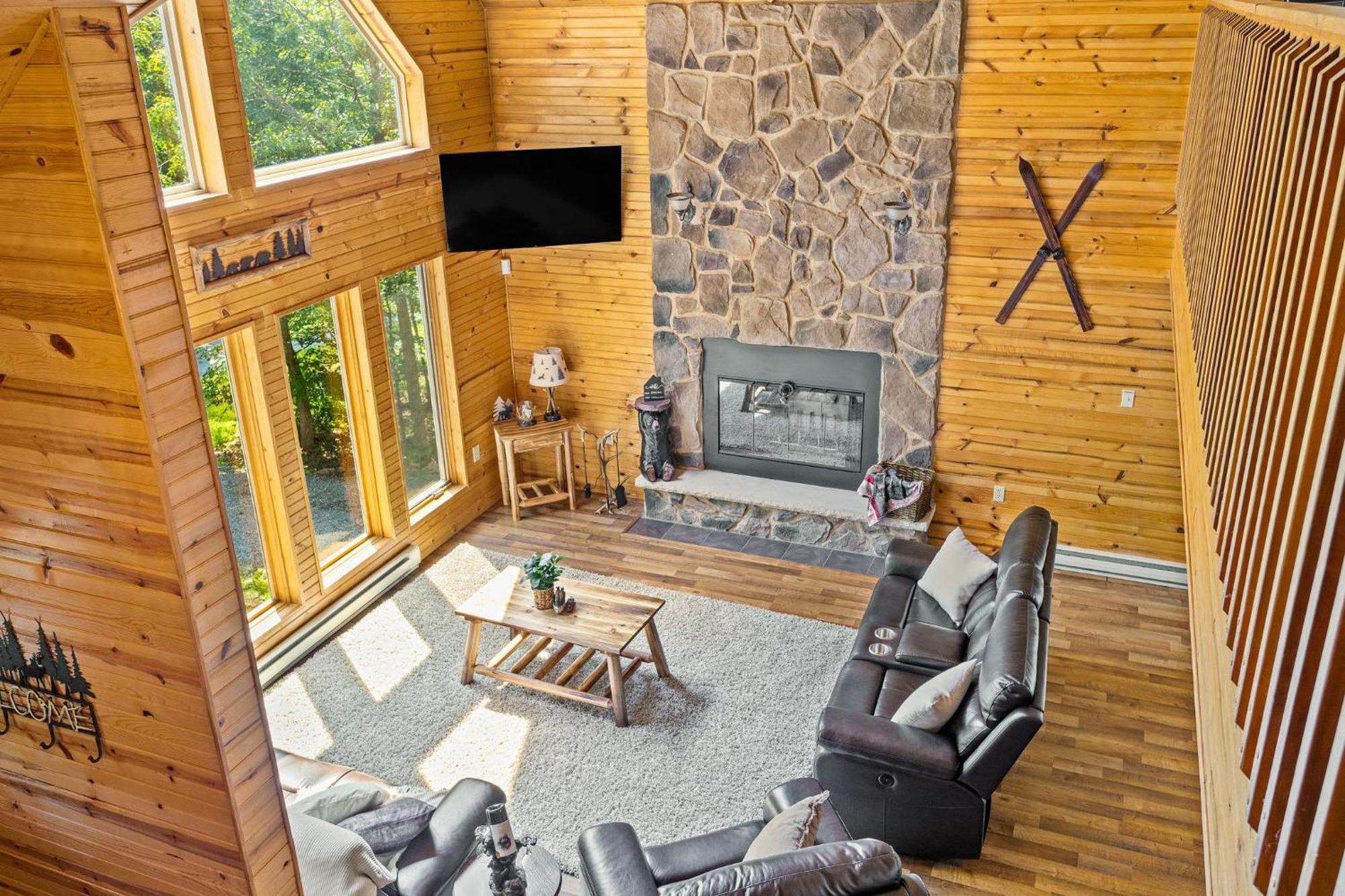 Rustic Retreat - Fire-pit Hot-tub And Holiday home