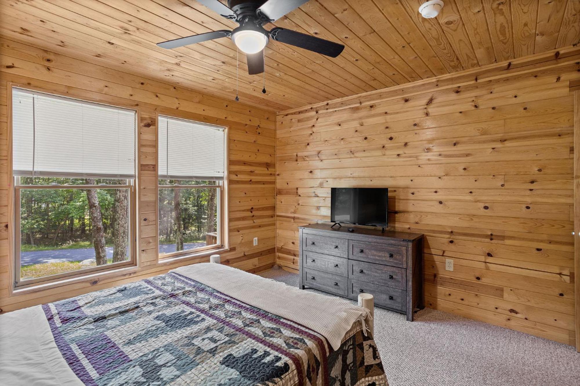Holiday home Rustic Retreat - Fire-pit Hot-tub And Albrightsville