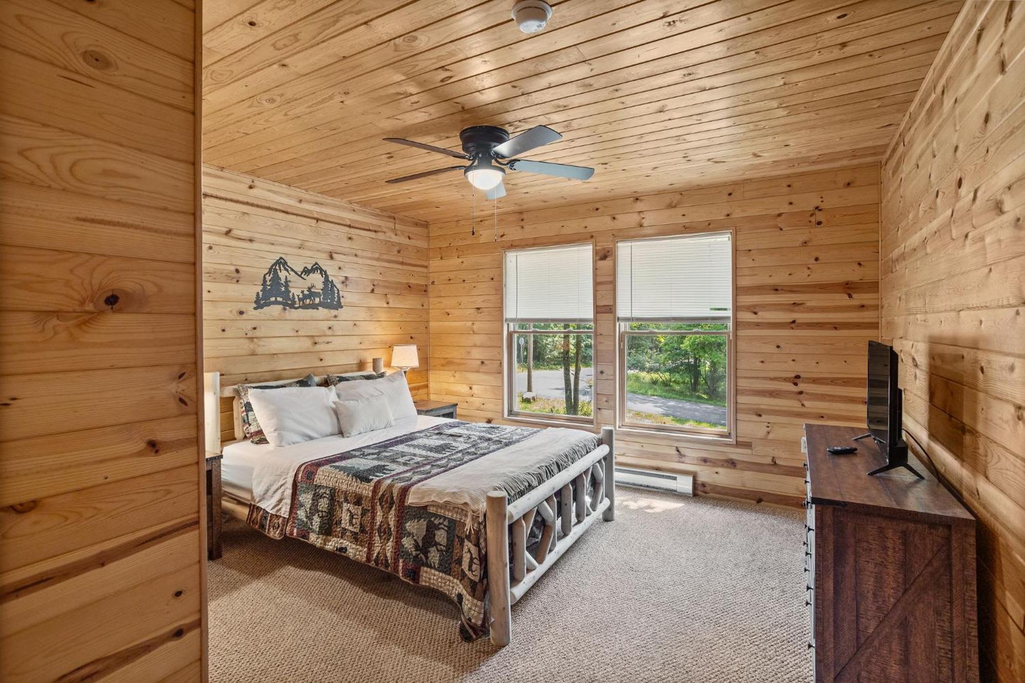 Rustic Retreat - Fire-pit Hot-tub And *