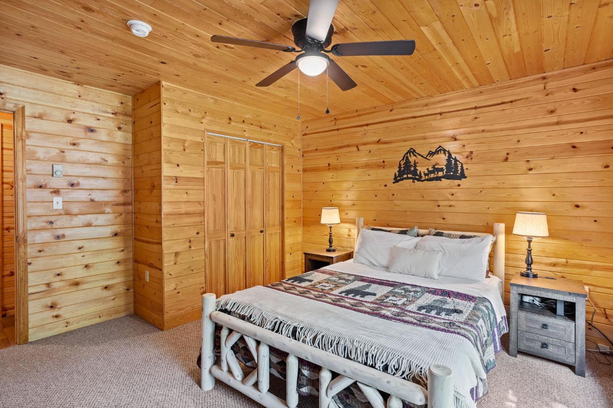 Rustic Retreat - Fire-pit Hot-tub And