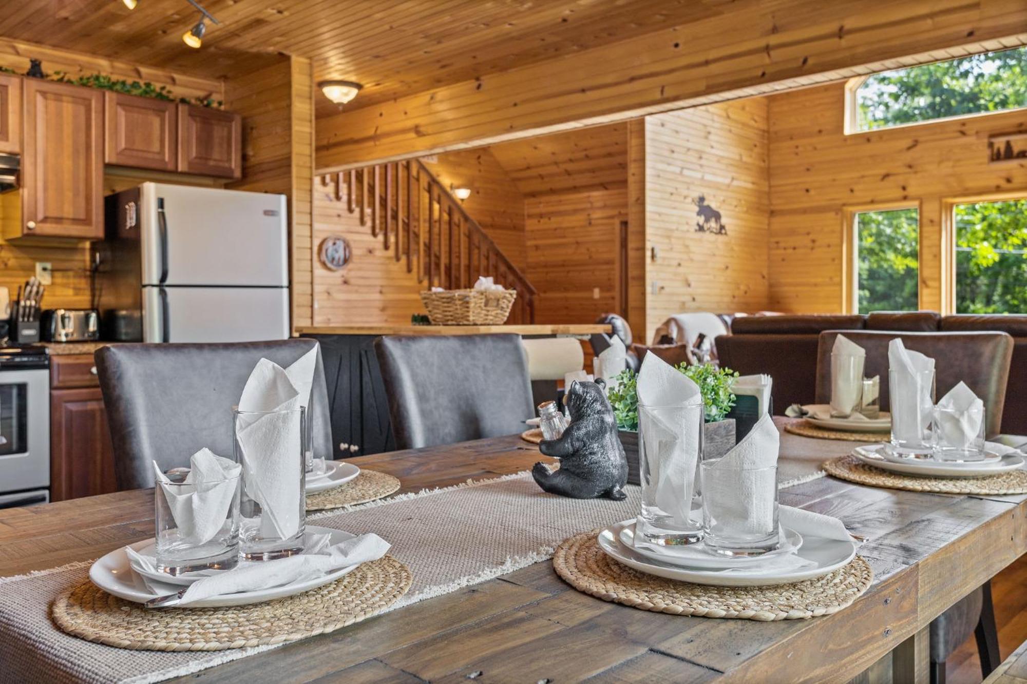 Rustic Retreat - Fire-pit Hot-tub And