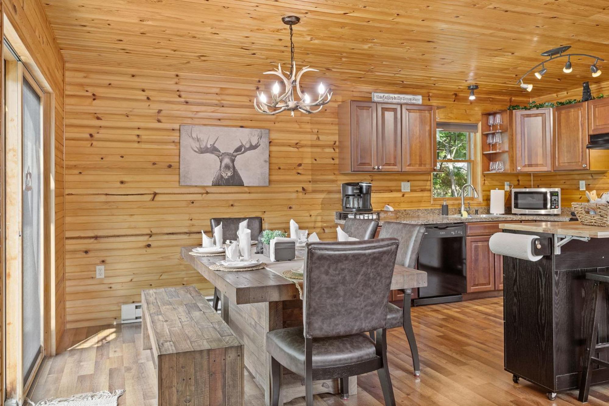 Holiday home Rustic Retreat - Fire-pit Hot-tub And *