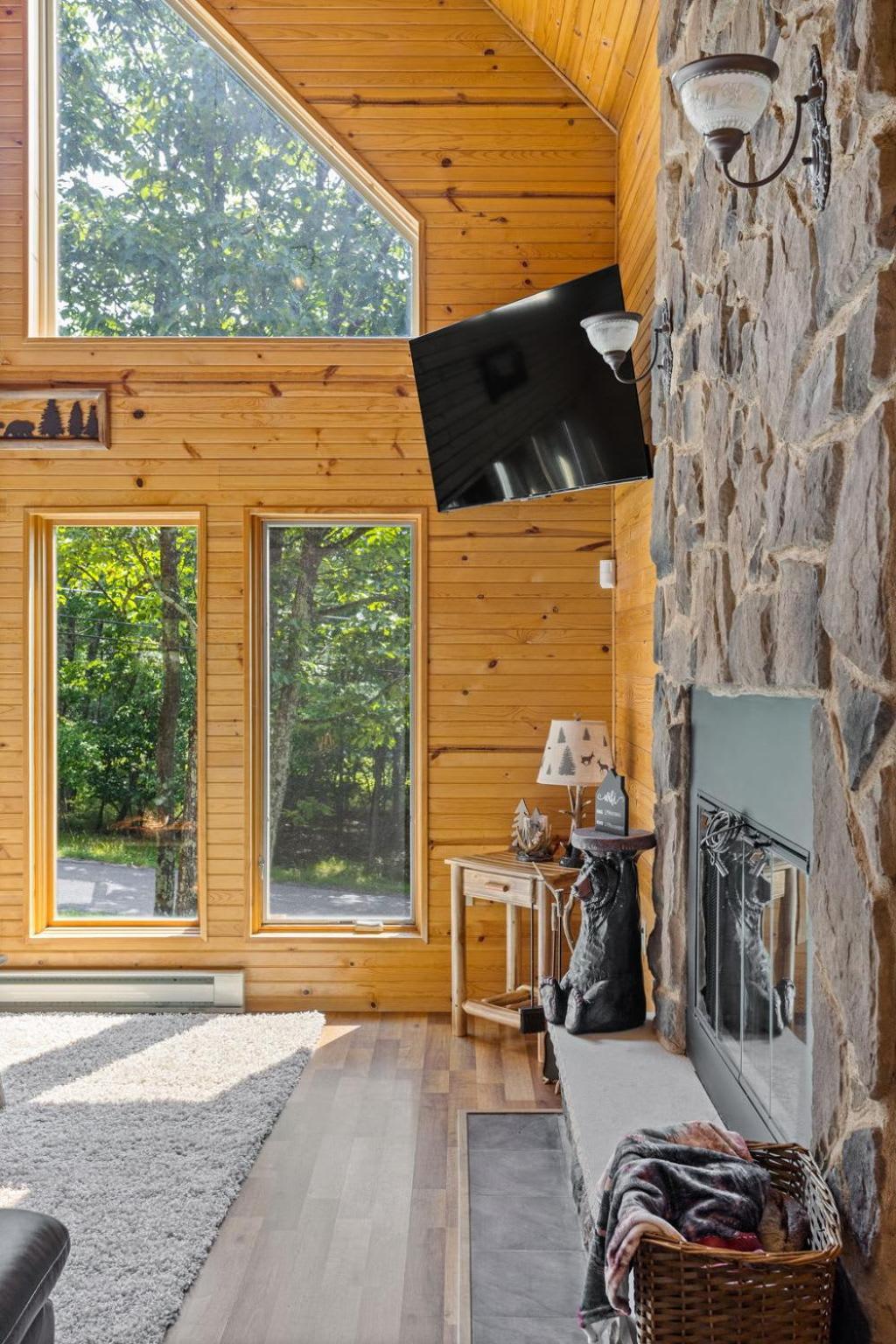 Rustic Retreat - Fire-pit Hot-tub And