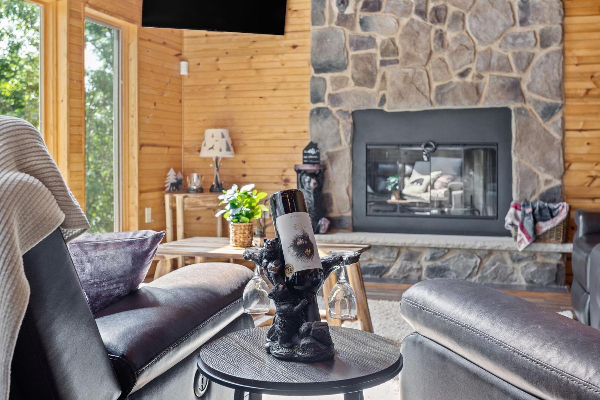 Rustic Retreat - Fire-pit Hot-tub And Holiday home *