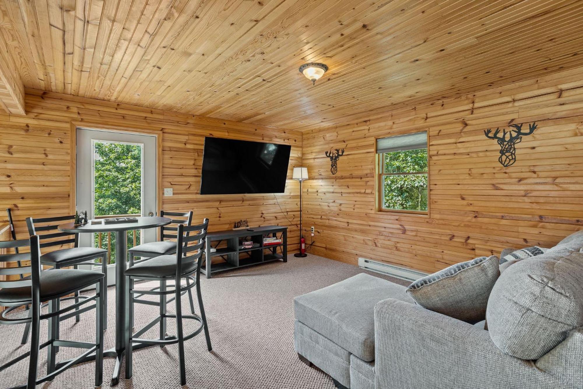 Rustic Retreat - Fire-pit Hot-tub And * Albrightsville