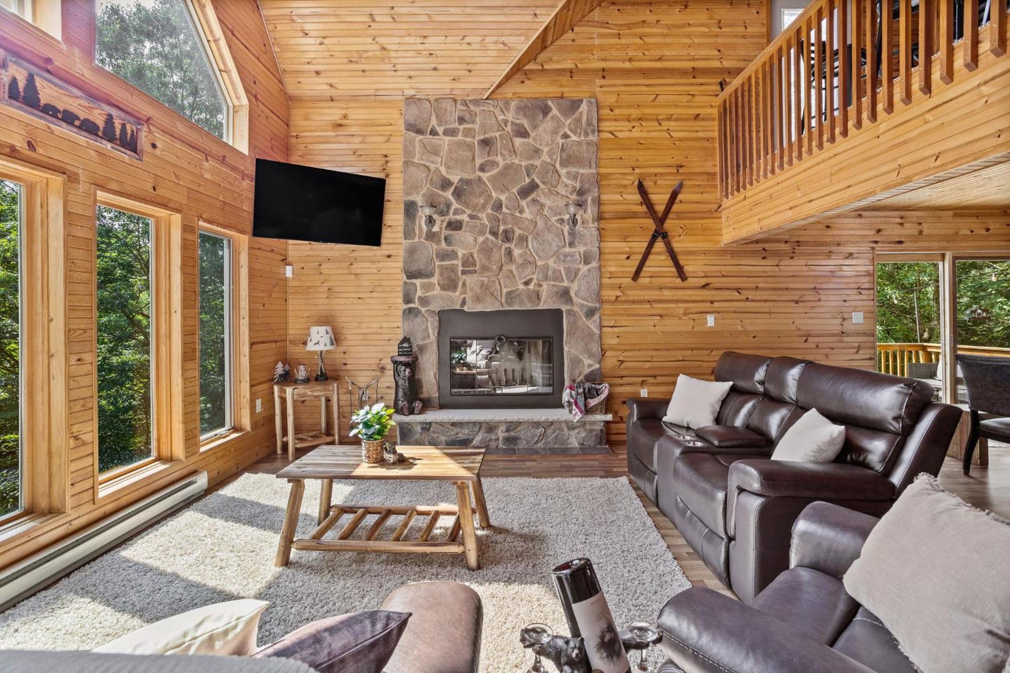 Holiday home Rustic Retreat - Fire-pit Hot-tub And