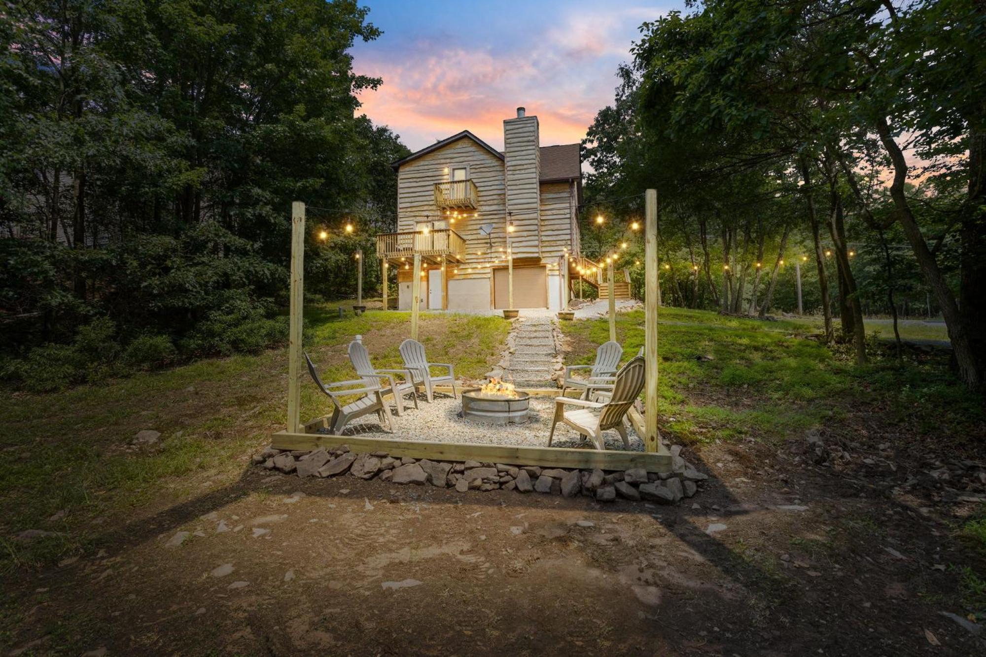 Rustic Retreat - Fire-pit Hot-tub And Holiday home *
