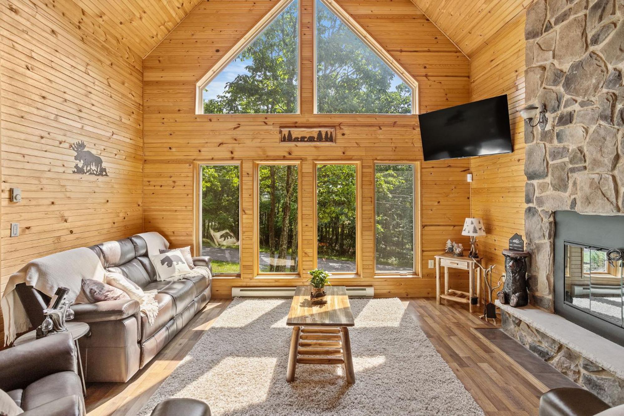 Rustic Retreat - Fire-pit Hot-tub And Holiday home